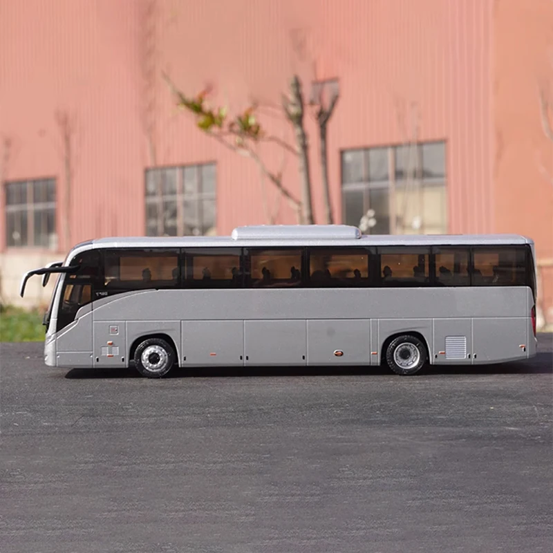 1:42 Scale Yutong Bus T12E Highway Tour Bus Simulation Alloy Car Model Static Display Collectible Gift Souvenir Decoration