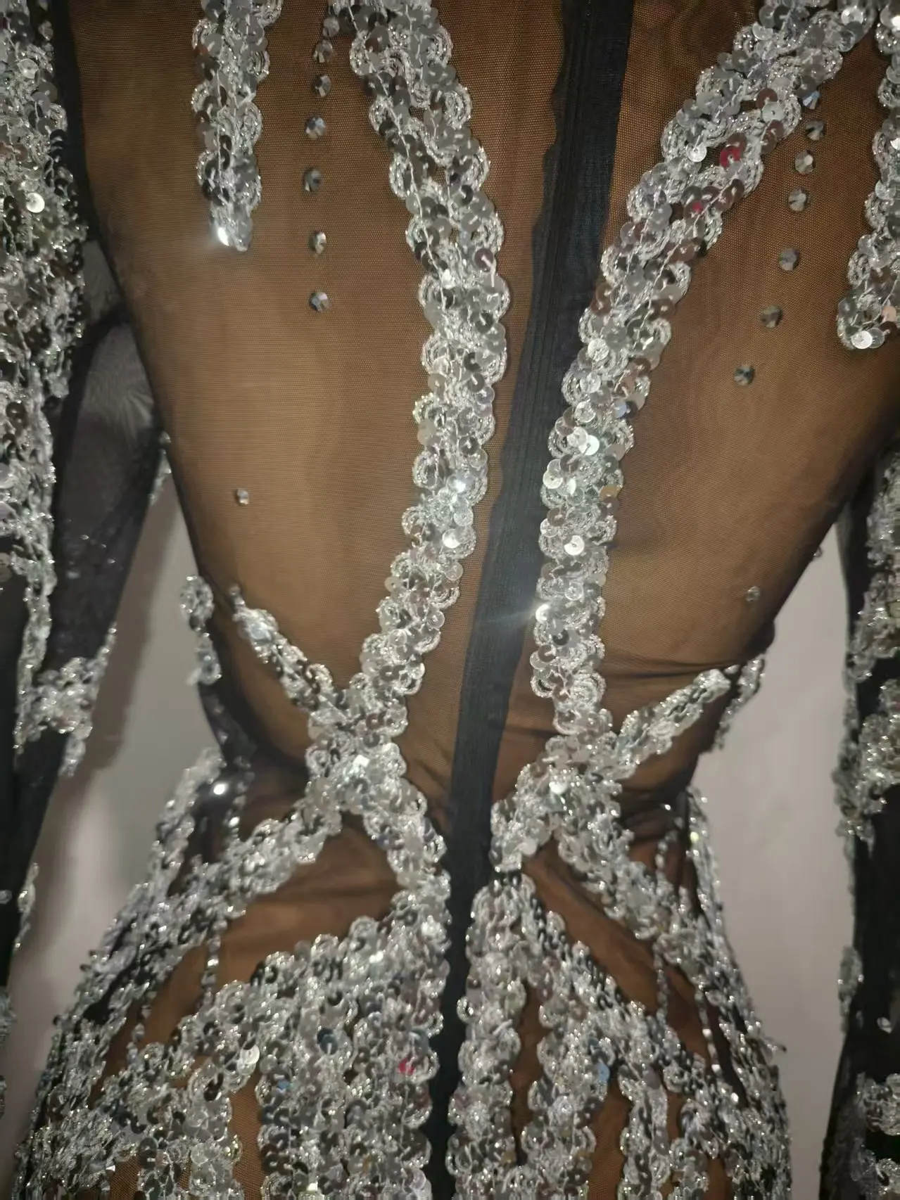 Yinsen ملابس ليلية مطرزة للنساء فستان النادي شبكي مثير فاخر من حجر الراين تنورة قصيرة زي أداء المضيف للحفلات