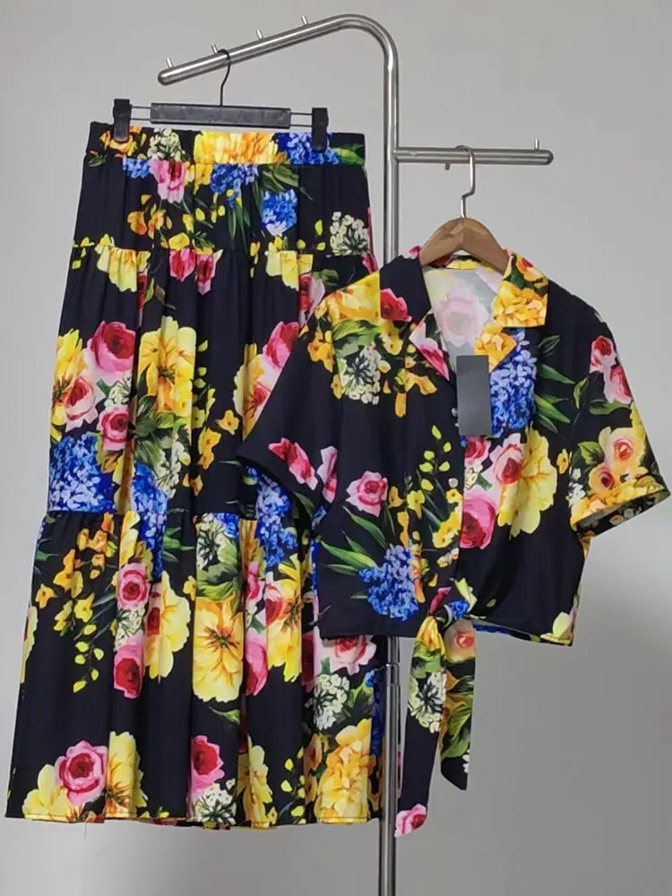 Retro Summer Women's New Two-Piece Lapel Single-Breasted Hem with Strapless Short Shirt + Elastic Waist A-Shaped Fashion Suit image 2