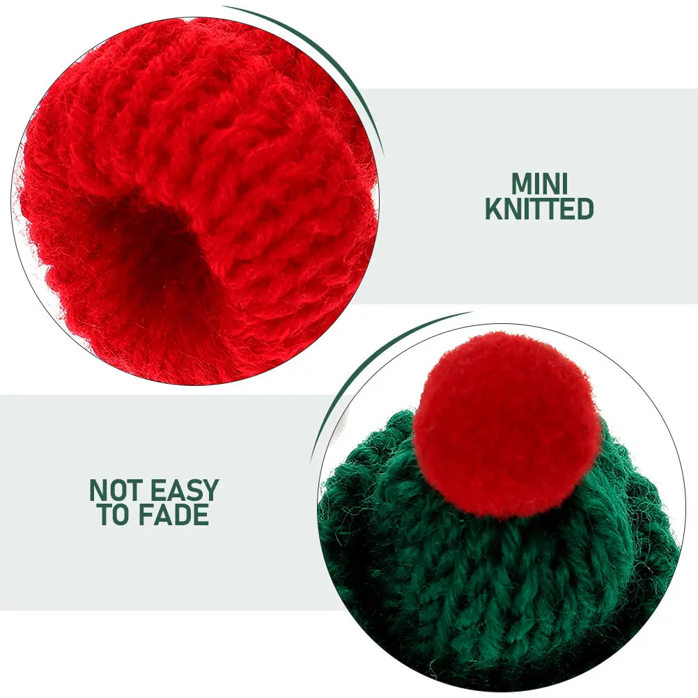 40 Pezzi Mini Cappelli Natalizi Lavorati a Maglia, Cappellini di Babbo Natale in Miniatura per Decorazioni Festive, Ornamenti Piccoli in Maglia