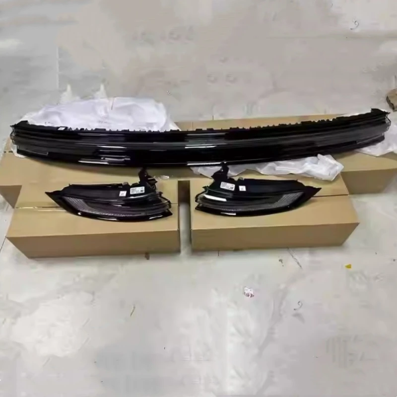 Car Rear Lamp Through Taillight for Porsche Cayenne 18-24 Modified Smoked Tail Light Brake Lamp Turn Signal