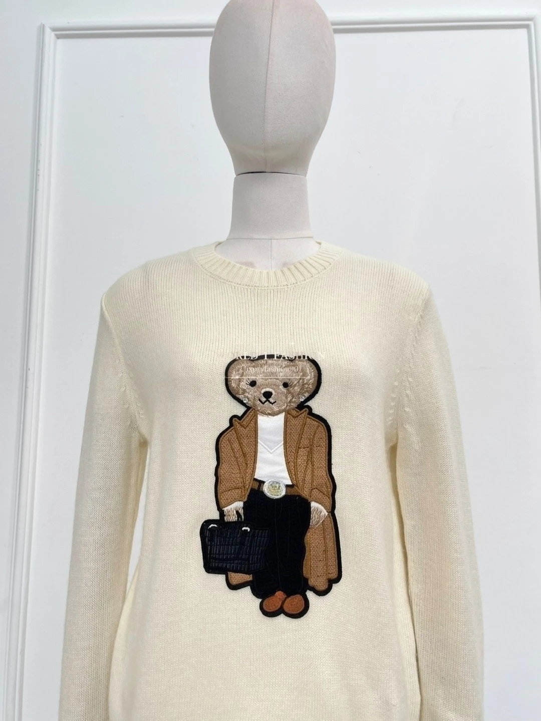 เสื้อสเวตเตอร์ถักแขนยาวปักลายหมีขาวแคชเมียร์คุณภาพสูง