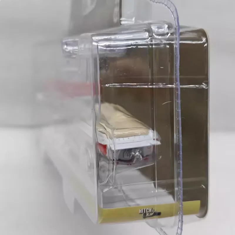 Greenlight - Modelo de Coche de Aleación a Escala 1:64, D-100 de 1967 con Bote y Remolque, Clásicos, Recuerdo para Adultos, Exhibición Estática