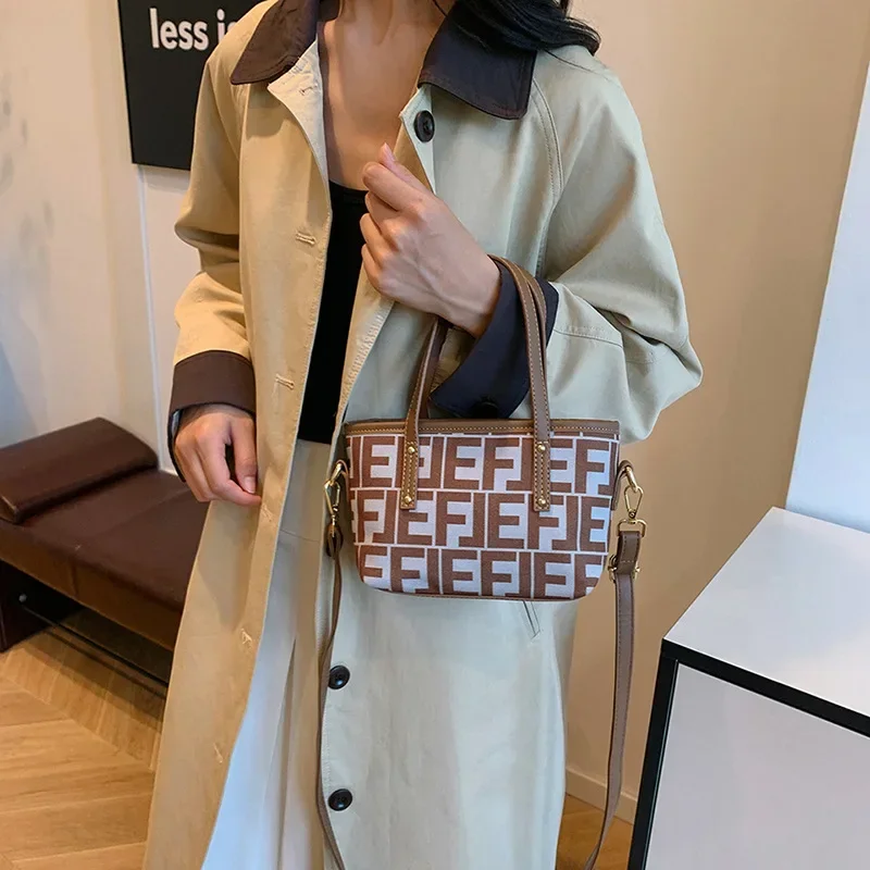 

2025 Premium Retro Artisan-Crafted Oversized Tote - Niche Style Handheld/Shoulder Bag | All-Occasion Staple with Large Capacity