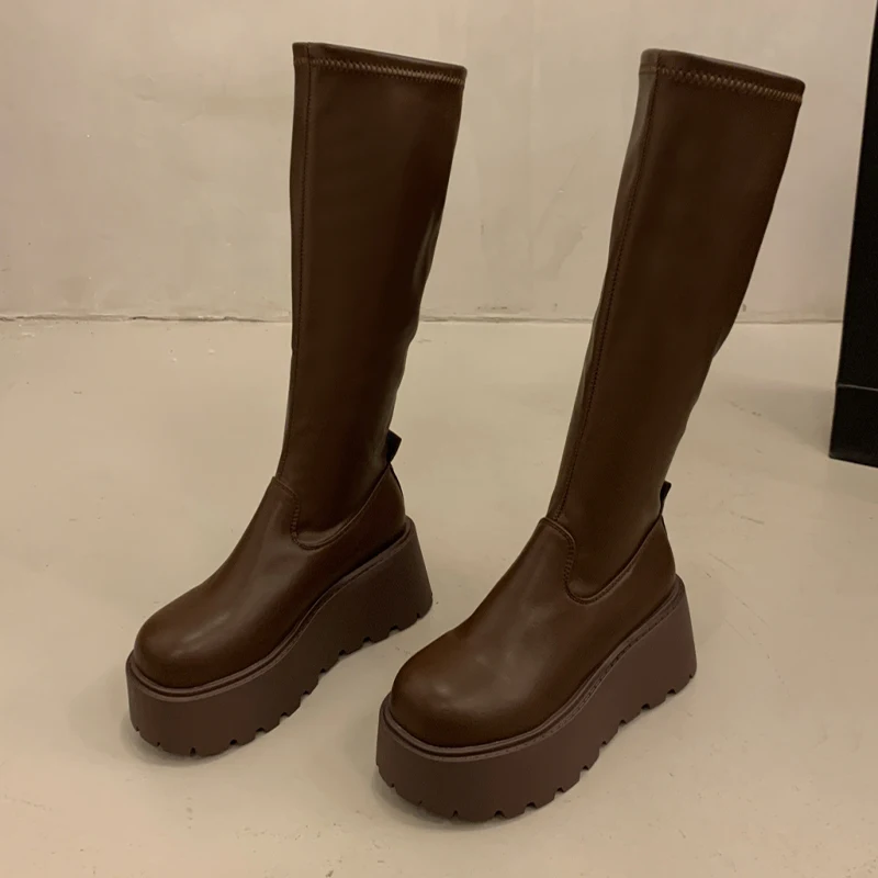 أحذية عالية للنساء أحذية منصة الموضة الشقق 2025 الشتاء تشيلسي أحذية جديدة المشي فستان مريح القوطي دراجة نارية الأحذية فام