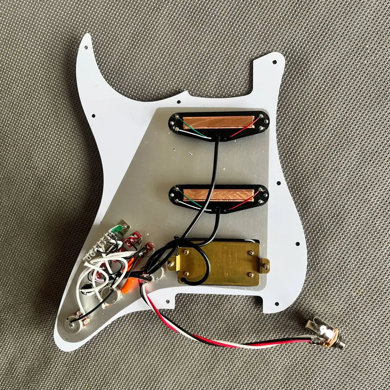 HSS Prewired ST Guitar Pickguard Set White Mini humbucker pickups 4 Single Cut Way Coil Split Switch High Output DCR