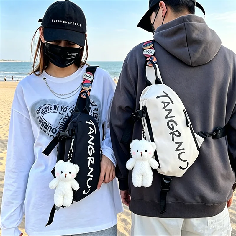 

Adjustable Strap Sling Crossbody Bag with Badges Bear Pendant Chic Letter Print Chest Bags for Men Women Sports Travel Daily Use