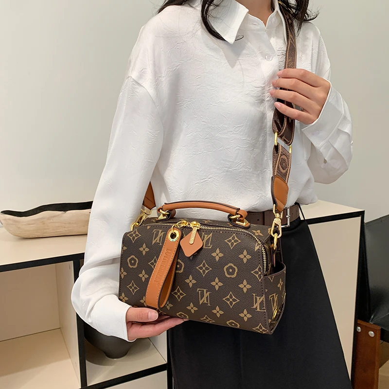 

Classic Luxury Fashion Diaper Bags For Women Elegant Leather Handbag Minimalist Vintage Large Capacity Designer Tote