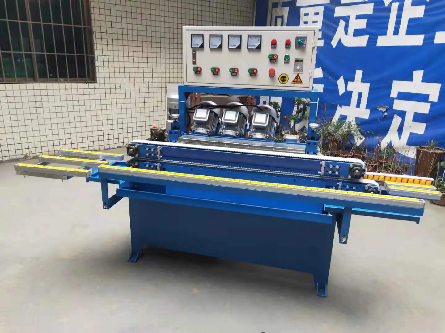 QK Edging machine made by the manufacturer glass processing equipment edging machine