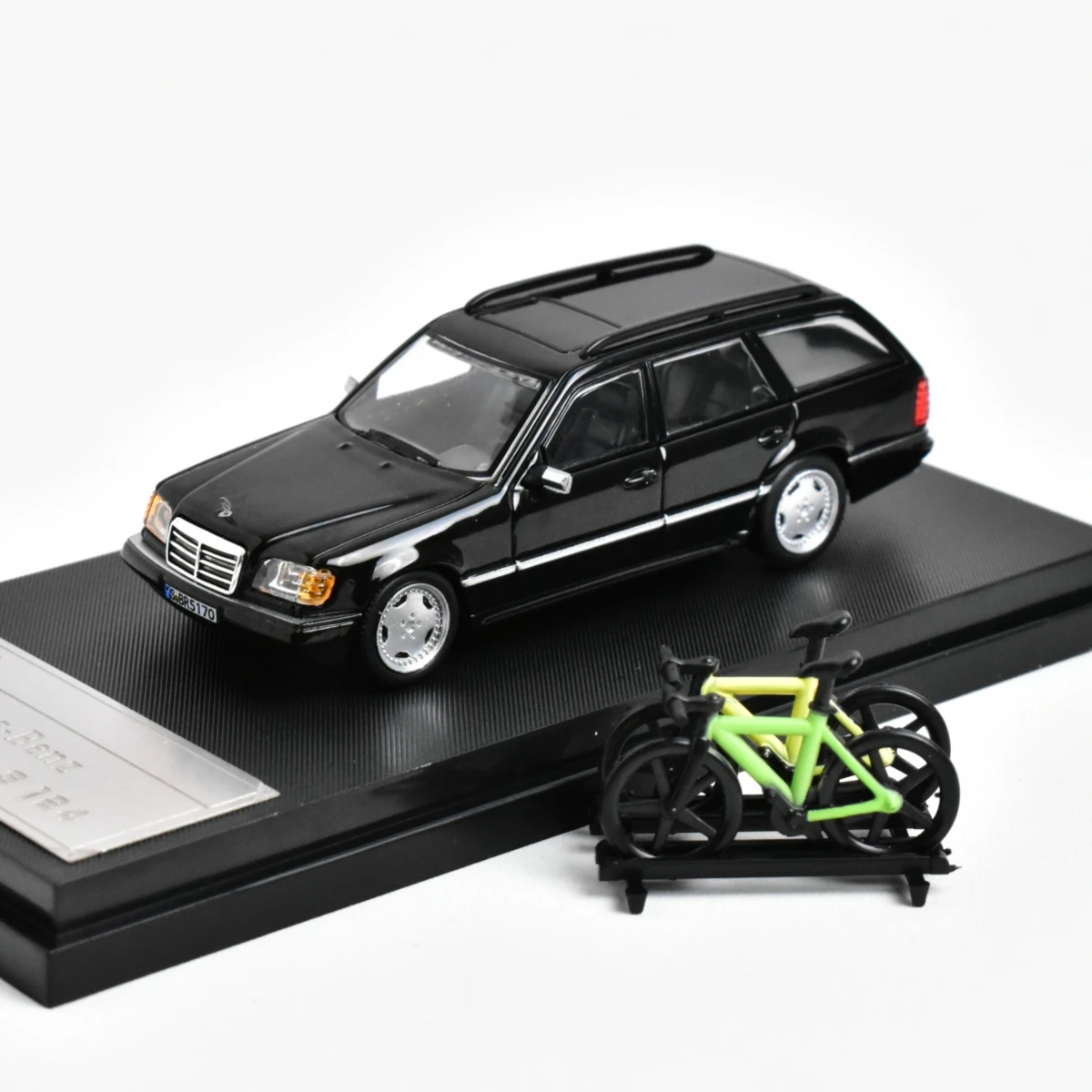 Mortal 1:64  S124 E300 Diecast Model Car