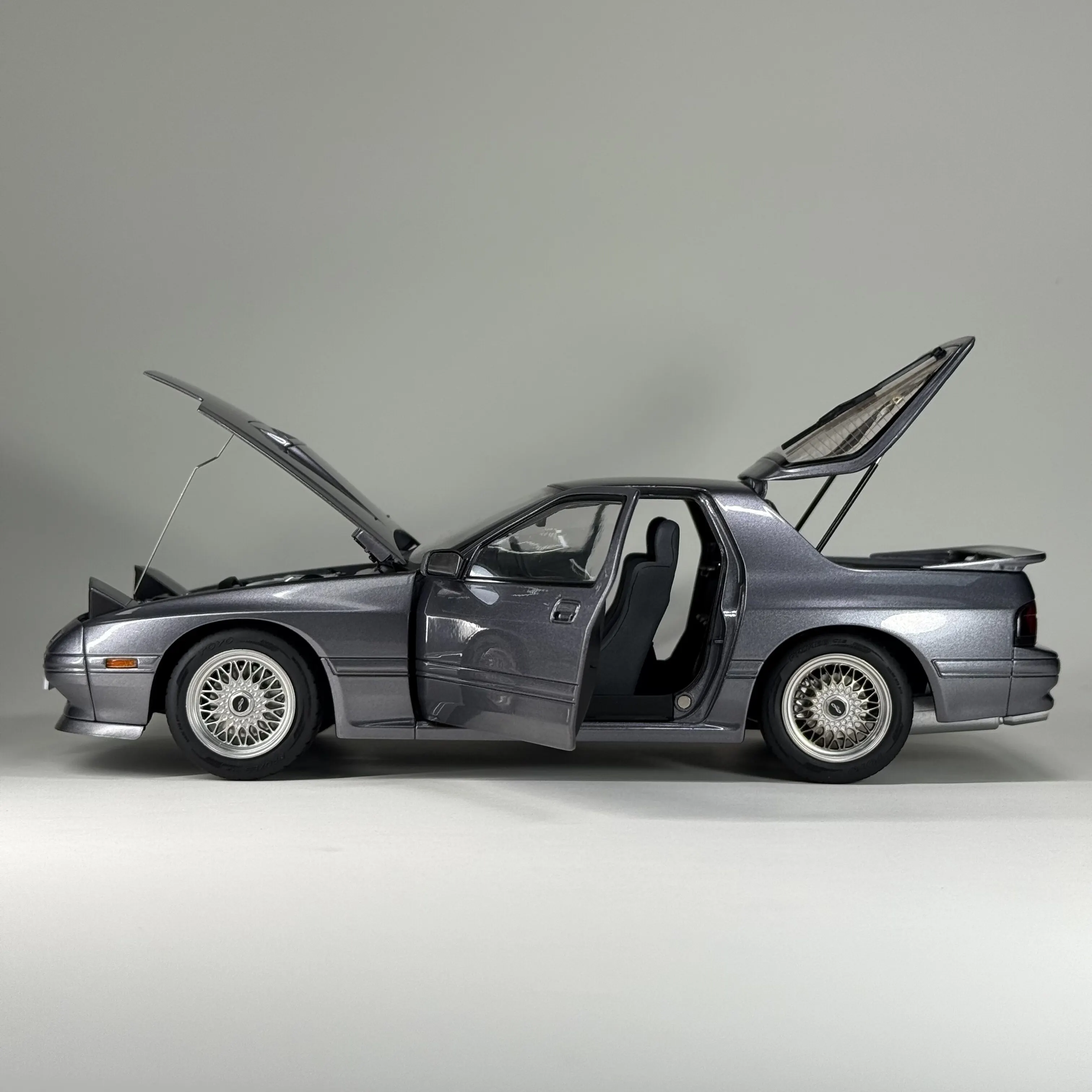 Diecast 1:18 Scale Mazda RX7 Alloy Car Model