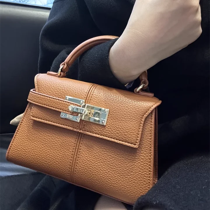 Luxuriöse Elise Mini Quadratische Umhängetasche: Schwarze Designer-Handtasche aus veganem Leder - Hochwertige Schultertasche für Damen – Detail 7