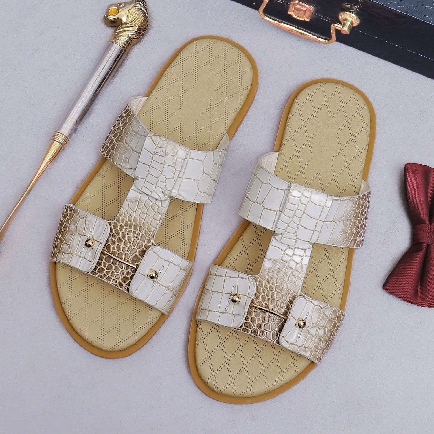 Gradient Croc Embossed Leather Slide Sandals for Summer Vacation Flat Slippers Rubber Sole for Casual Street Style and Beachwear