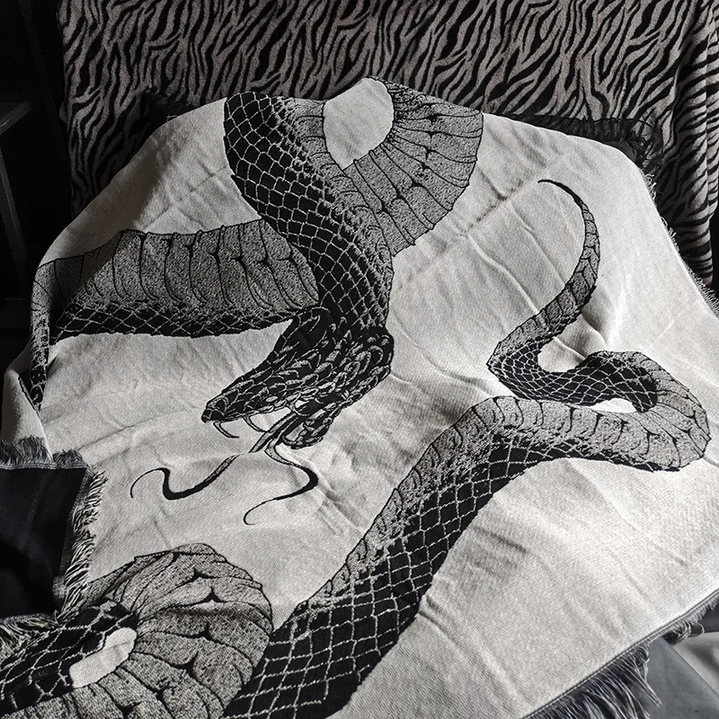 Snake violence aesthetics retro tattoo sofa blanket national style dark towel blanket nap blanket bedroom decoration blanket