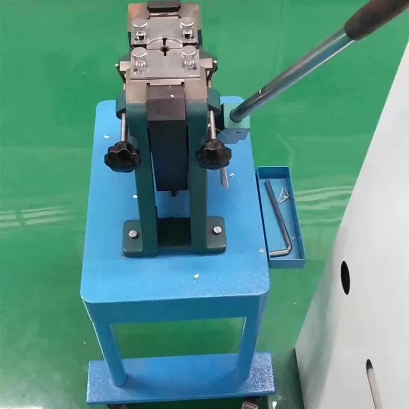 Desktop three-type cold welding machine Copper wire electric wire aluminum wire copper wire cold welding machine hydraulic weldi