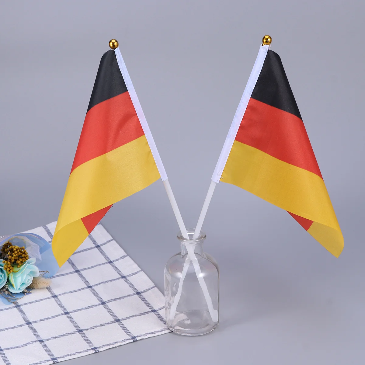 20 قطعة علم صغير محمول باليد على عصا خفيفة الوزن لتزيين الحفلات للنوادي الرياضية والمهرجانات #1