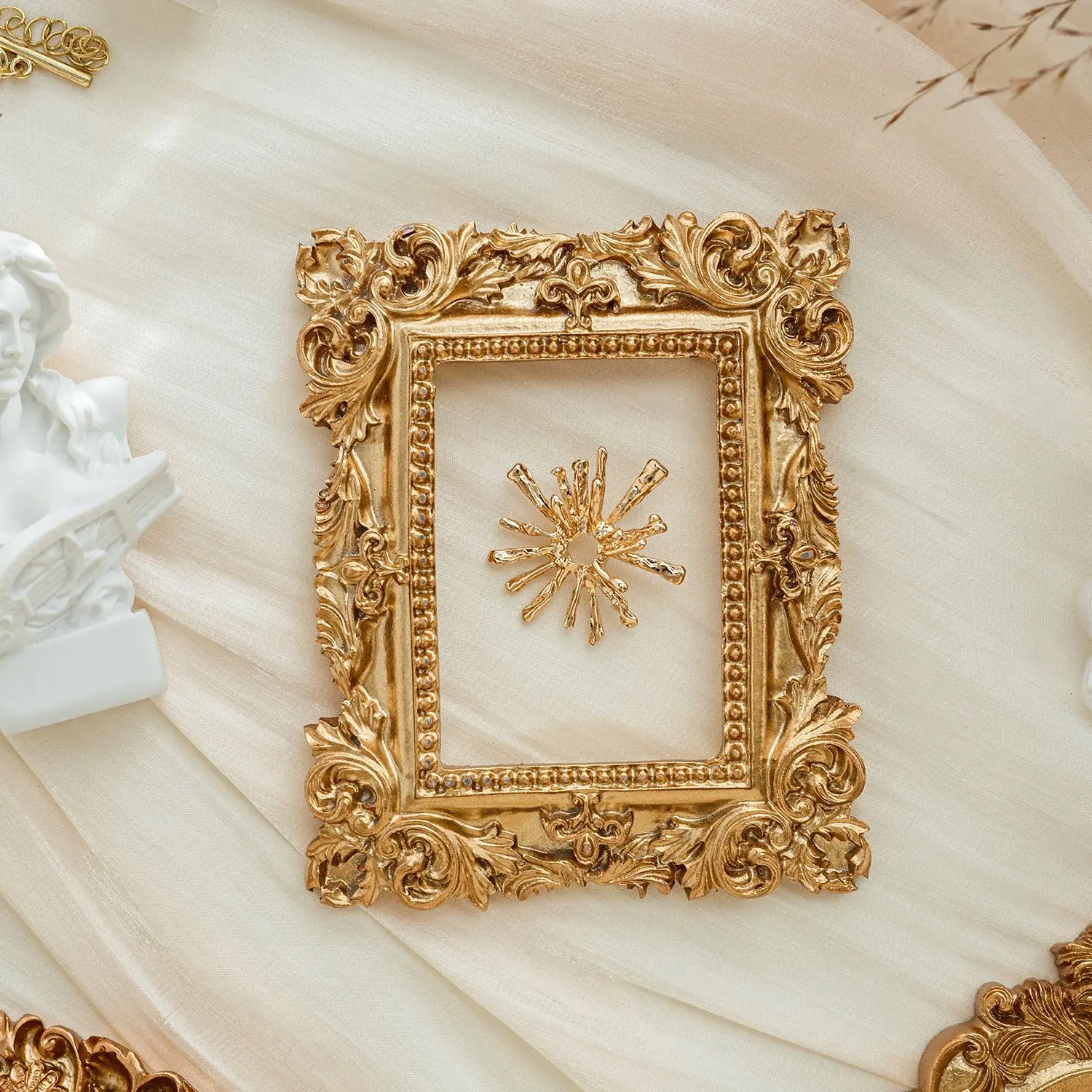 Ouro Display Stand Mini Pequeno Moldura Vintage Ornamentos Jóias Brincos Fotografia Props Fundo Decoração