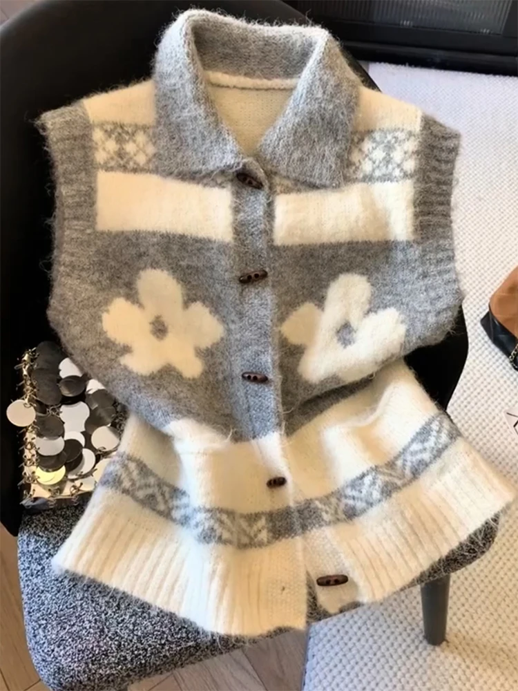 

Korean Sweet Sle Knitted Vest with Collar And Horn Buttons for Women Winter 2025 New Large Size Versatile Anti-Aging Top