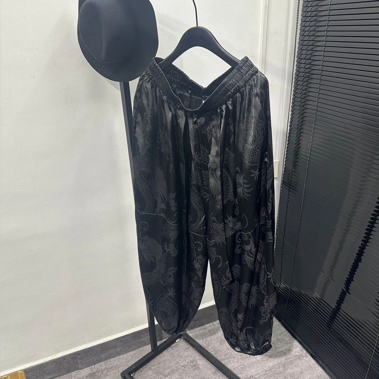 Avant-Garde Dark Style Printed Loose Pants Men's Ankle Length Jogger Pants Niche Stylish and Unique Bloomers Black Casual Pants