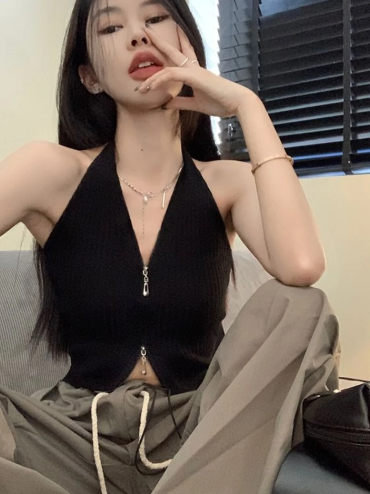 

Облегающий вязаный жилет для девочек, лето 2025, новый Sle Bla, дизайн на молнии, корейская версия, для поездок на работу, Sle Ultra ort Pu...