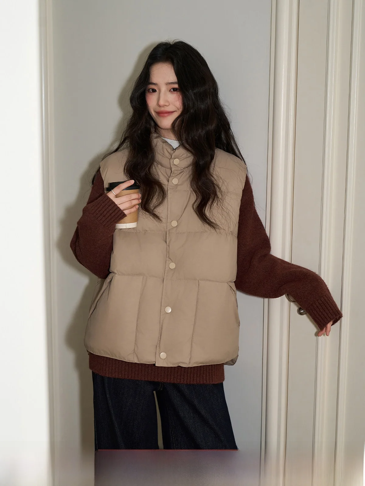 

Женский пуховый жилет i ort Sle: Модная верхняя одежда, теплый, многослойный дизайн, полиэстер, белый, с внутренним слоем из пуха