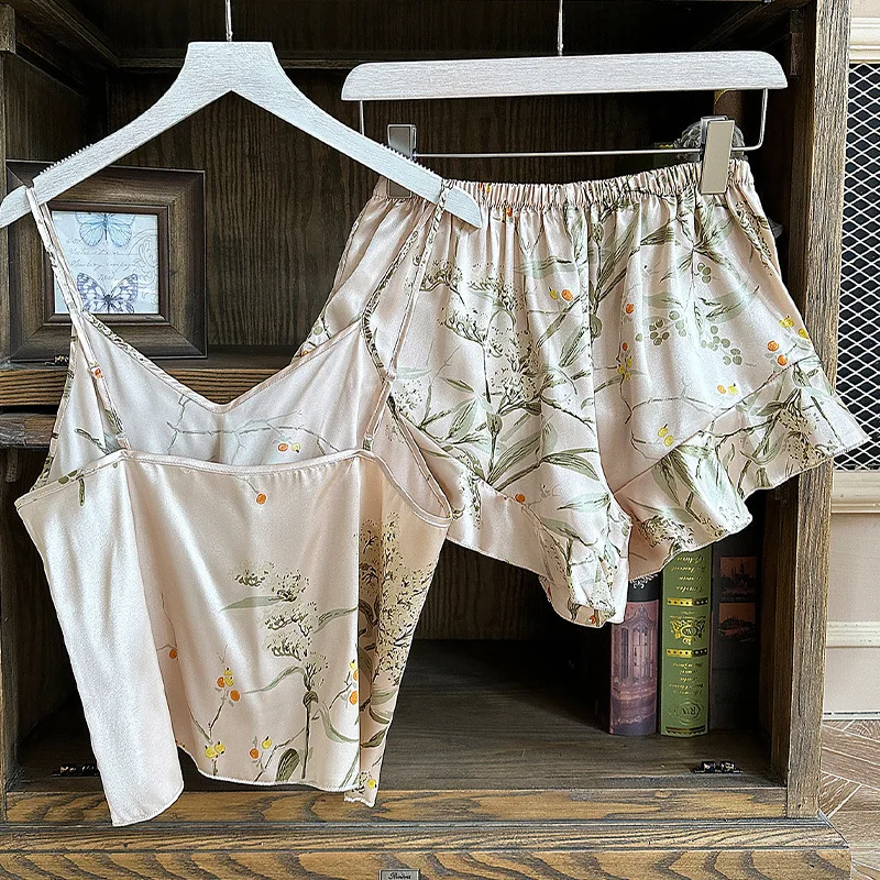 

Sexy and Seductive Ice Silk Sleepwear, Women's Suspender Shorts, Printed Imitation Silk Minimalist Home Wear