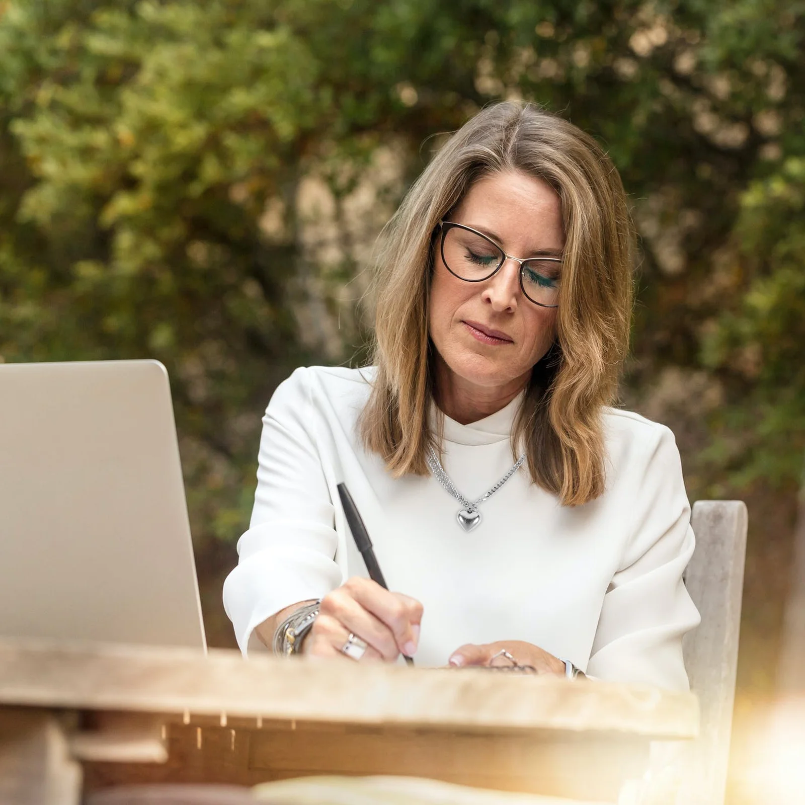 

1Pcs Creative Heart Necklace Shiny Elegant Lady Valentine's Day Gift Stylish Jewelry for Party Travel Graduation