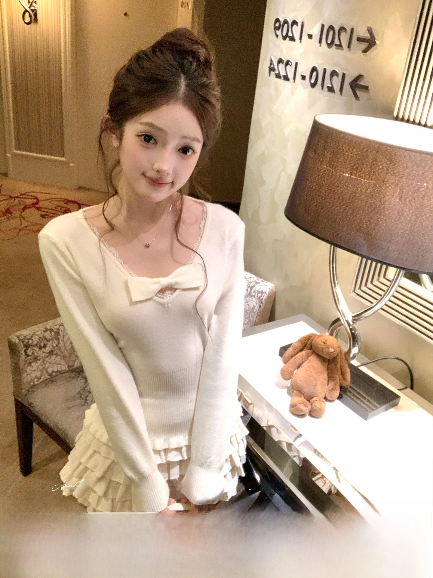 

Elegant White Long Sleeve V-Neck Knitted Top Women's Slim Fit Inner Wear Acaine Soft Stretchy Lace Detail Button Front Cardigan