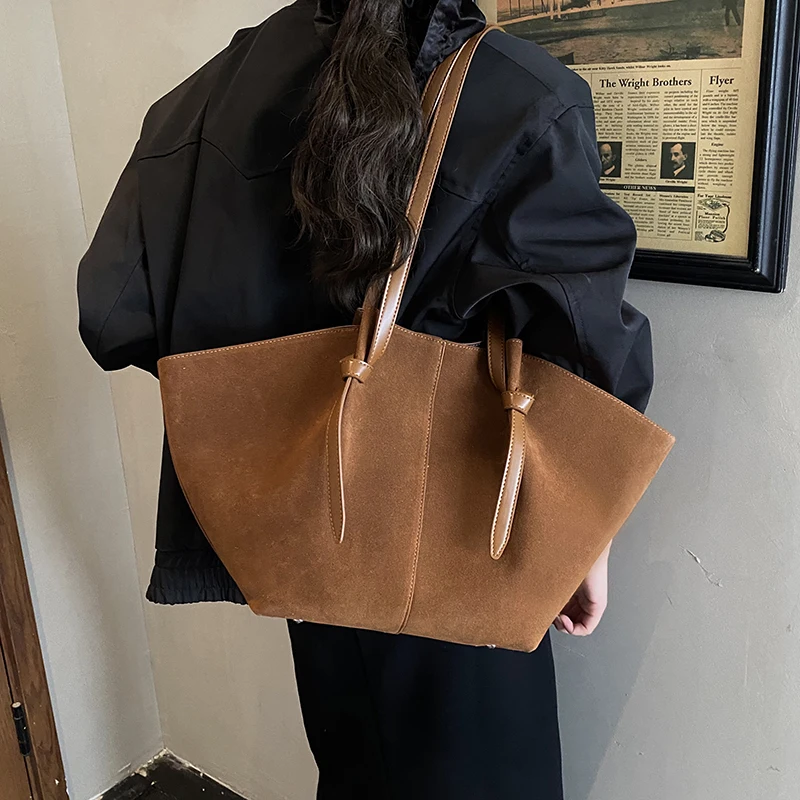 

Large Capacity Women's Tote Bag 2025 New Retro Suede One Shoulder Traveling Bags Solid Color Commuting Female Handbags