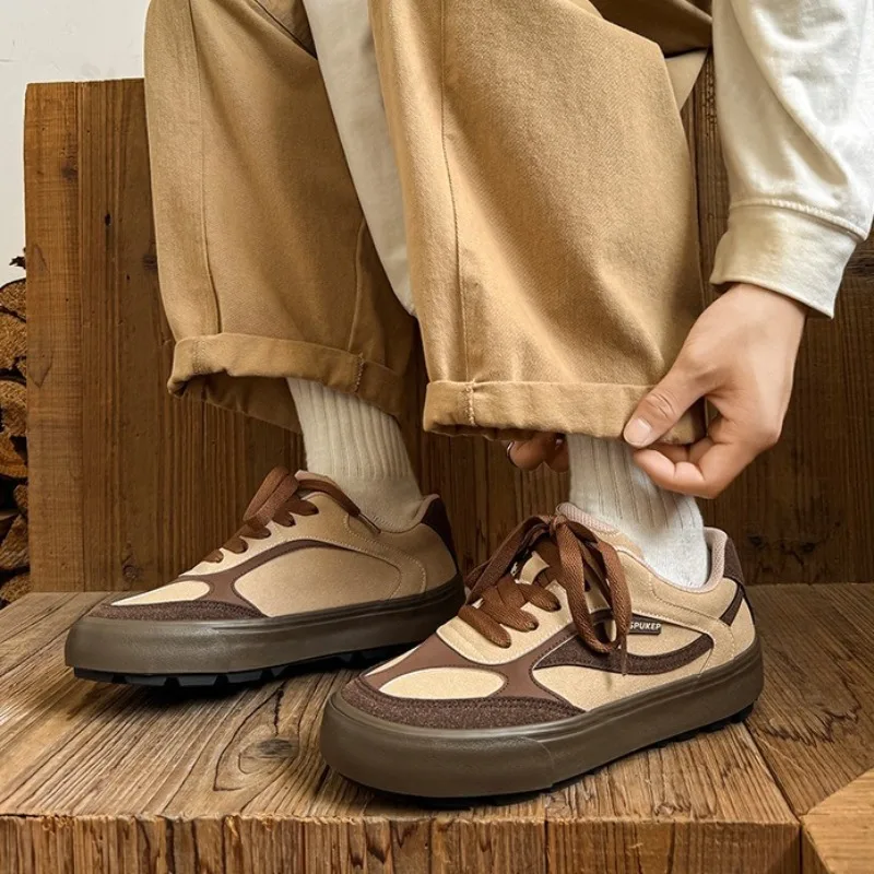 

2025 New Autumn Retro Style Low Top Casual Sports Shoes for Men Soft Soled Comfortable Fashion Trend Versatile Lace Up Sneakers