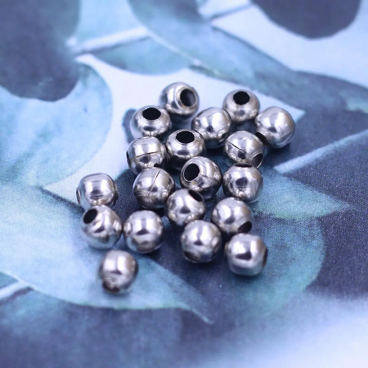 

3000Pcs Silver Tone Smooth Ball Round Spacer Beads 5mm