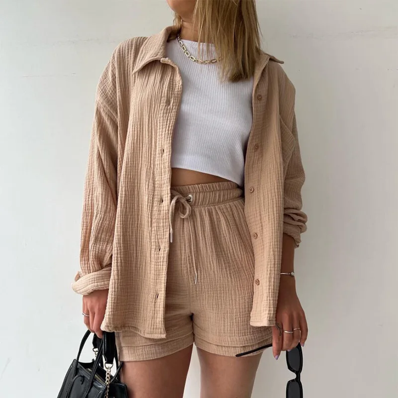 

2023 New Women Two Piece Wrinkled Fabric Lapel Long Sleeved Shirt High Waisted Drawstring Shorts Sets Button Outfits Suit