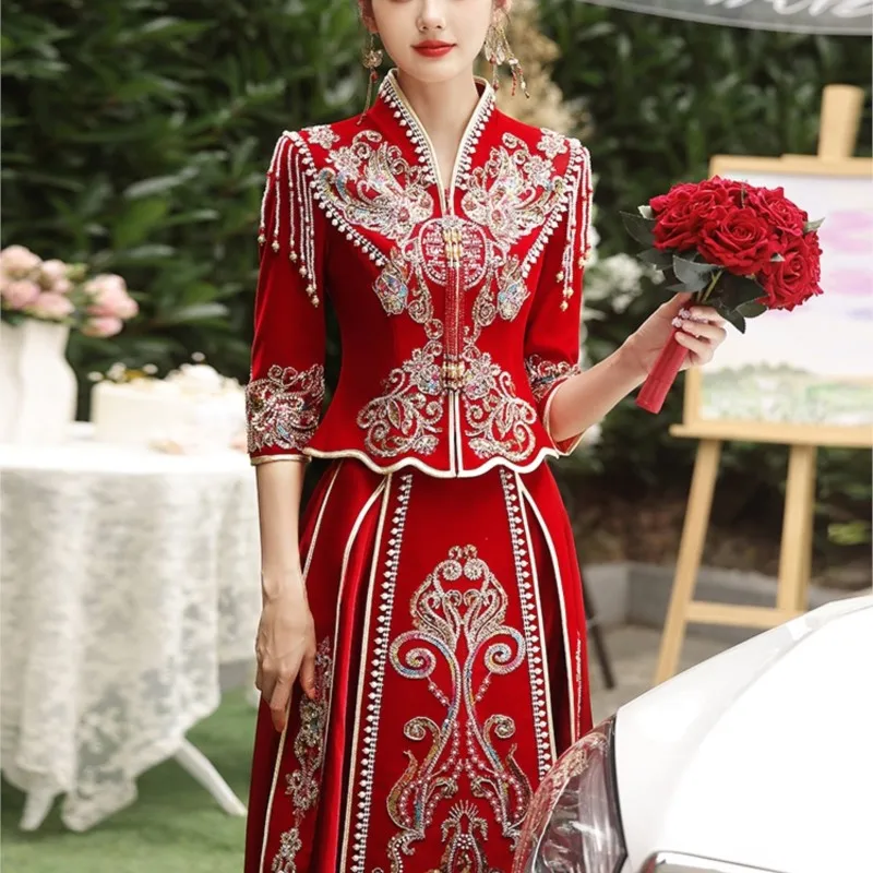 

A new style of velvet dress for brides Chinese-style wedding figure-hugging from heavy industry