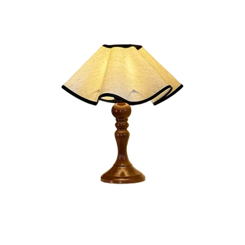 

Medieval table lamp, French retro high-end sense, creative atmosphere lamp, bedside petal table lamp