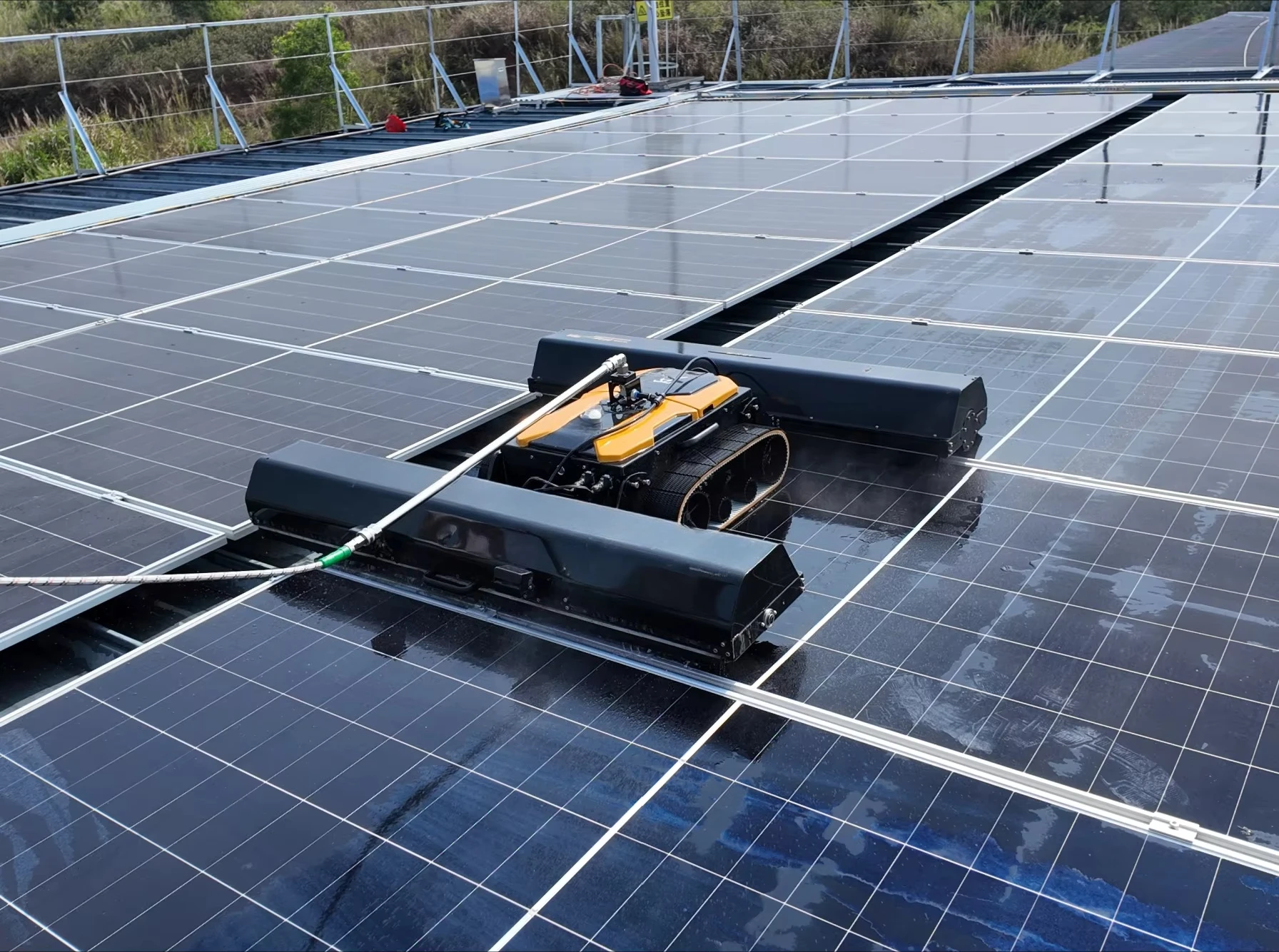 Crawler Solar Cleaner Robot Wireless Remote Control Photovoltaic Panel Washing Equipment Without Scratching Solar Glass Surface