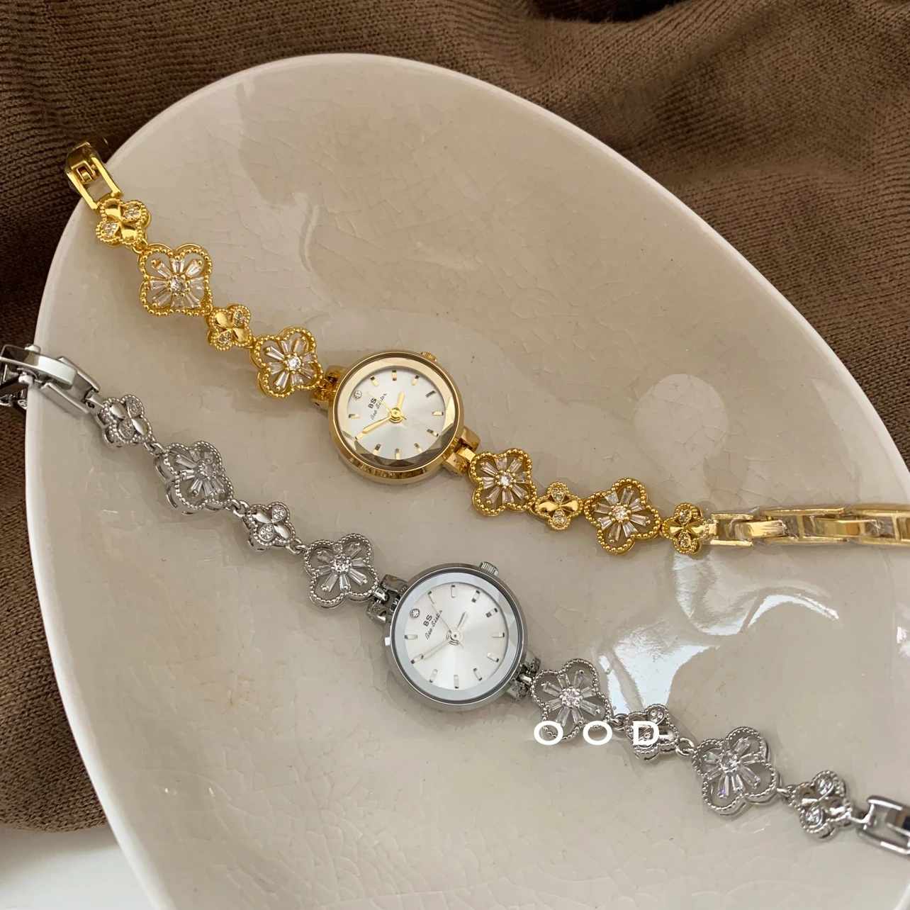 Luxury Women's Watches Elegant Fashion Clover Diamond Skeleton Bracelet Wristwatch Temperament Small Dial Quartz Ladies Watch