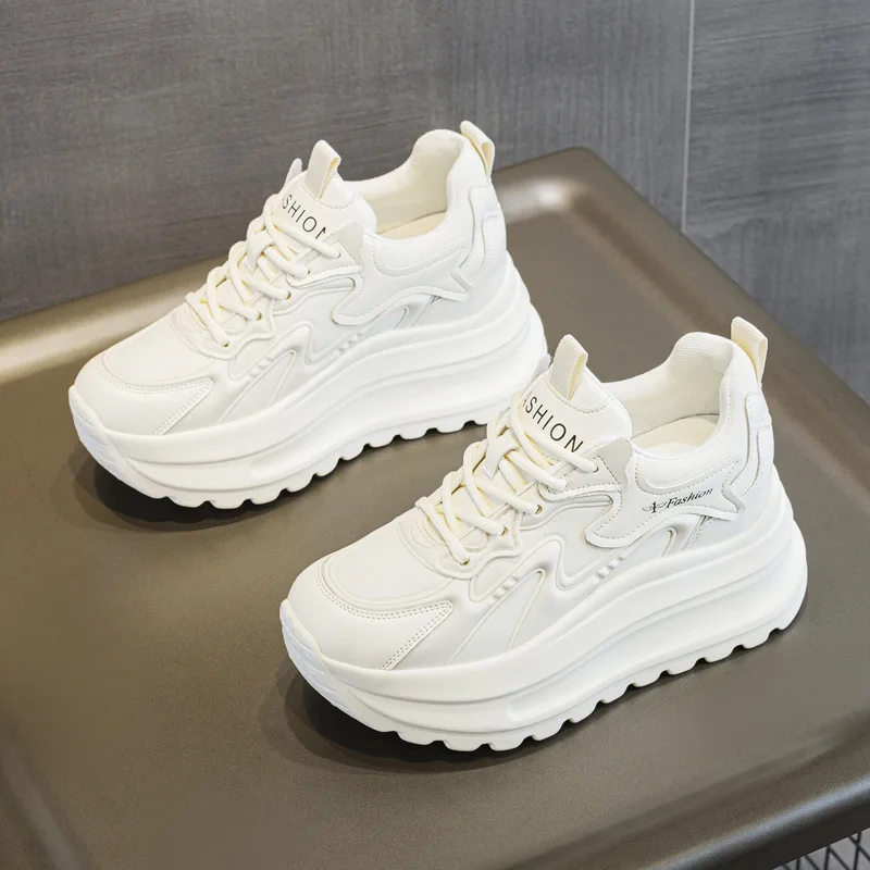 

Женские туфли 2026: Новые легкие повседневные кеды из натуральной кожи на толстой подошве в стиле «папиных» кроссовок