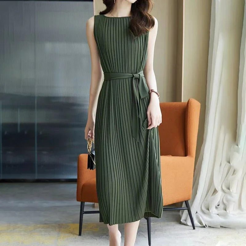 

Round Neck Strap Dress 2023 Summer Simple Sleeveless Pleated Mid length New Unique Waist Wrapped dress