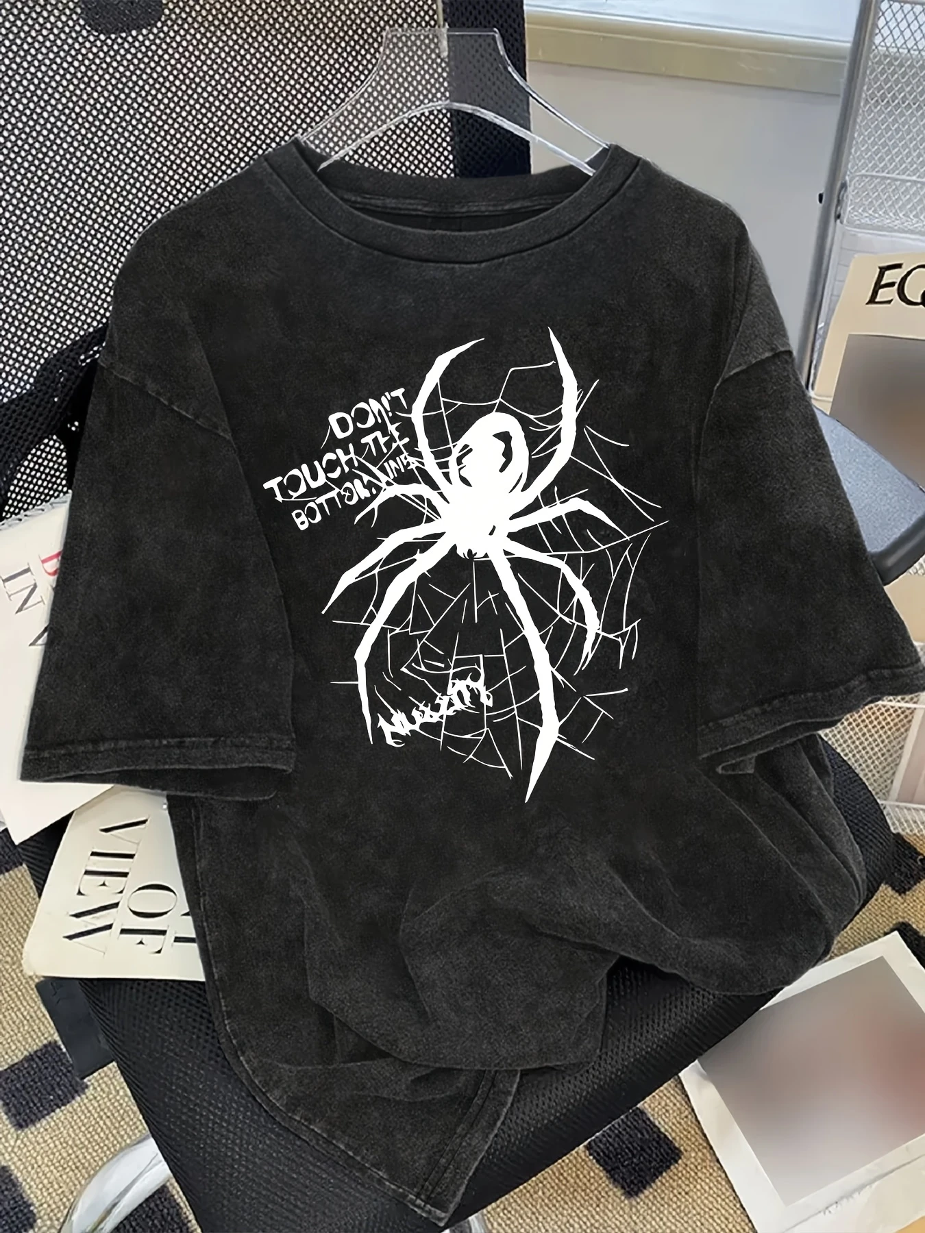Elegant Dark Wind T-shirt, Fun Spider Print T-shirt, Washed and Comfortable T-shirt To Create Casual Style