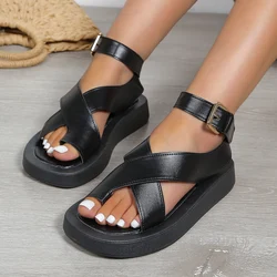 Women's Summer 2023 New European American Large Size Thick Soled Casual Clip-toe Round Toe Beach Shoes Ring Foot Buckle Strap