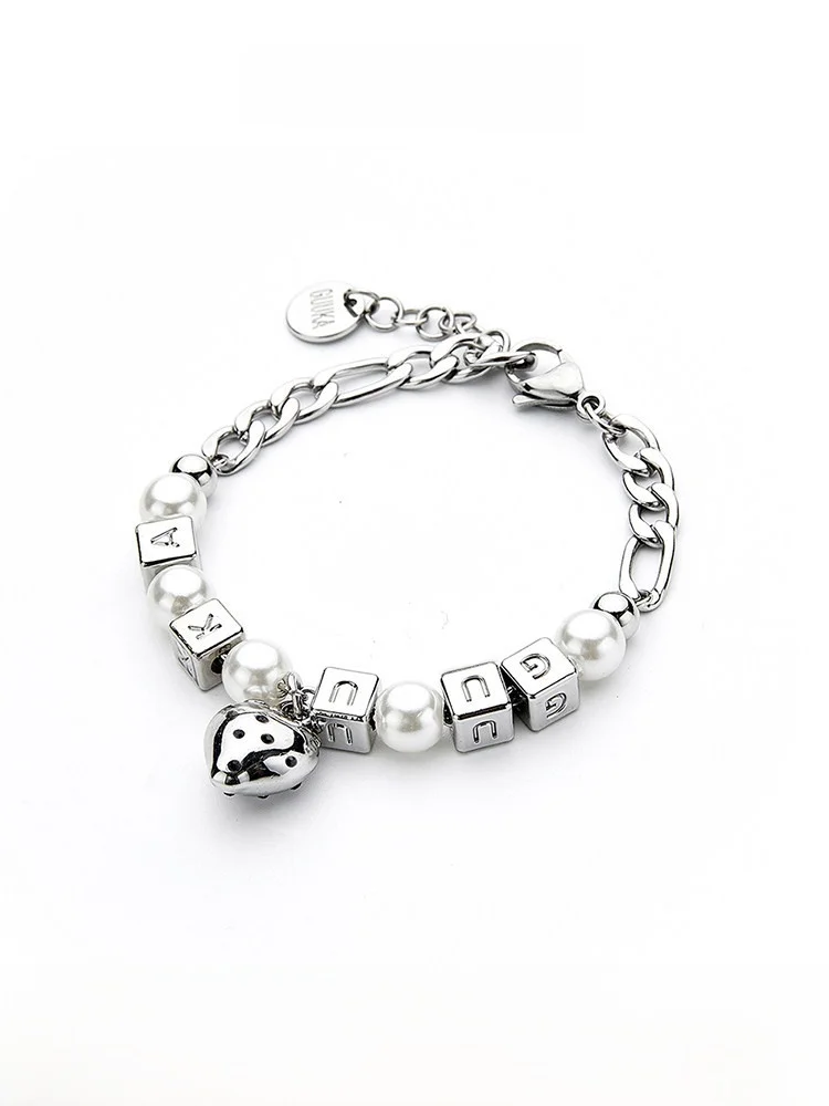 bracciale-con-lettere-da-donna-guukahero-bracciale-con-cuore-fragola-e-perle-di-rapper-wang-haoxuan-accessorio-di-gioielleria-alla-moda