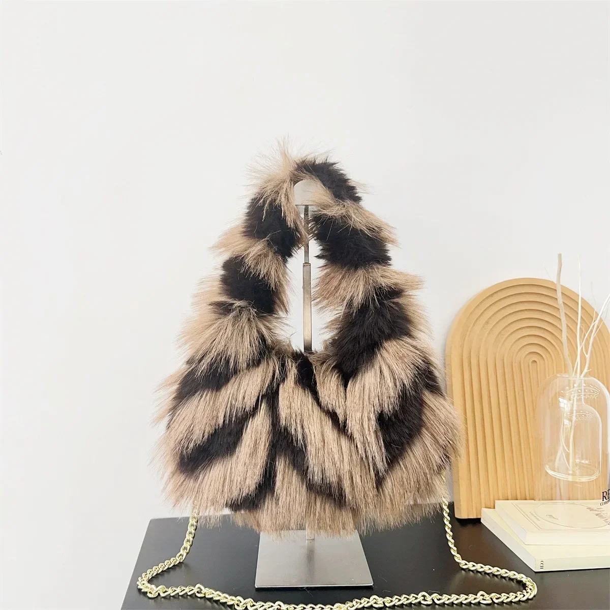 Winter Fashion Faux Fur Women\'s Shoulder Bags Contrast Color Portable Ladies Furry Crossbody Bag Vintage Female Plush Handbags