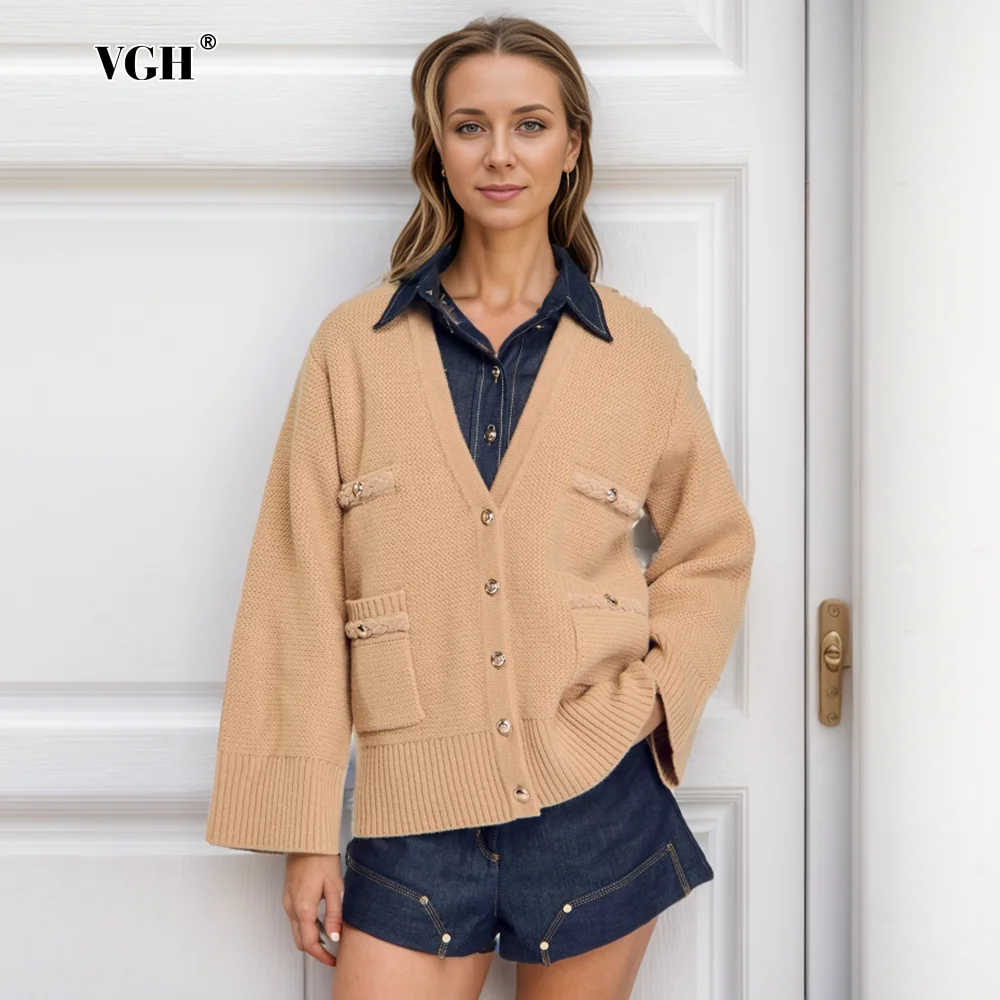 

VGH Temperament Spliced Button Knittiing Sweaters For Women V Neck Long Sleeve Patchwork Pockets Minimalist Loose Sweater Female