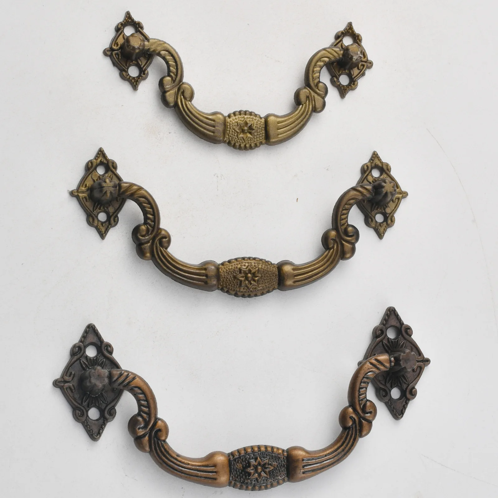 

Plastic antique eight-star handle jewelry box retro handle wooden box wine box small handle bag hardware accessories