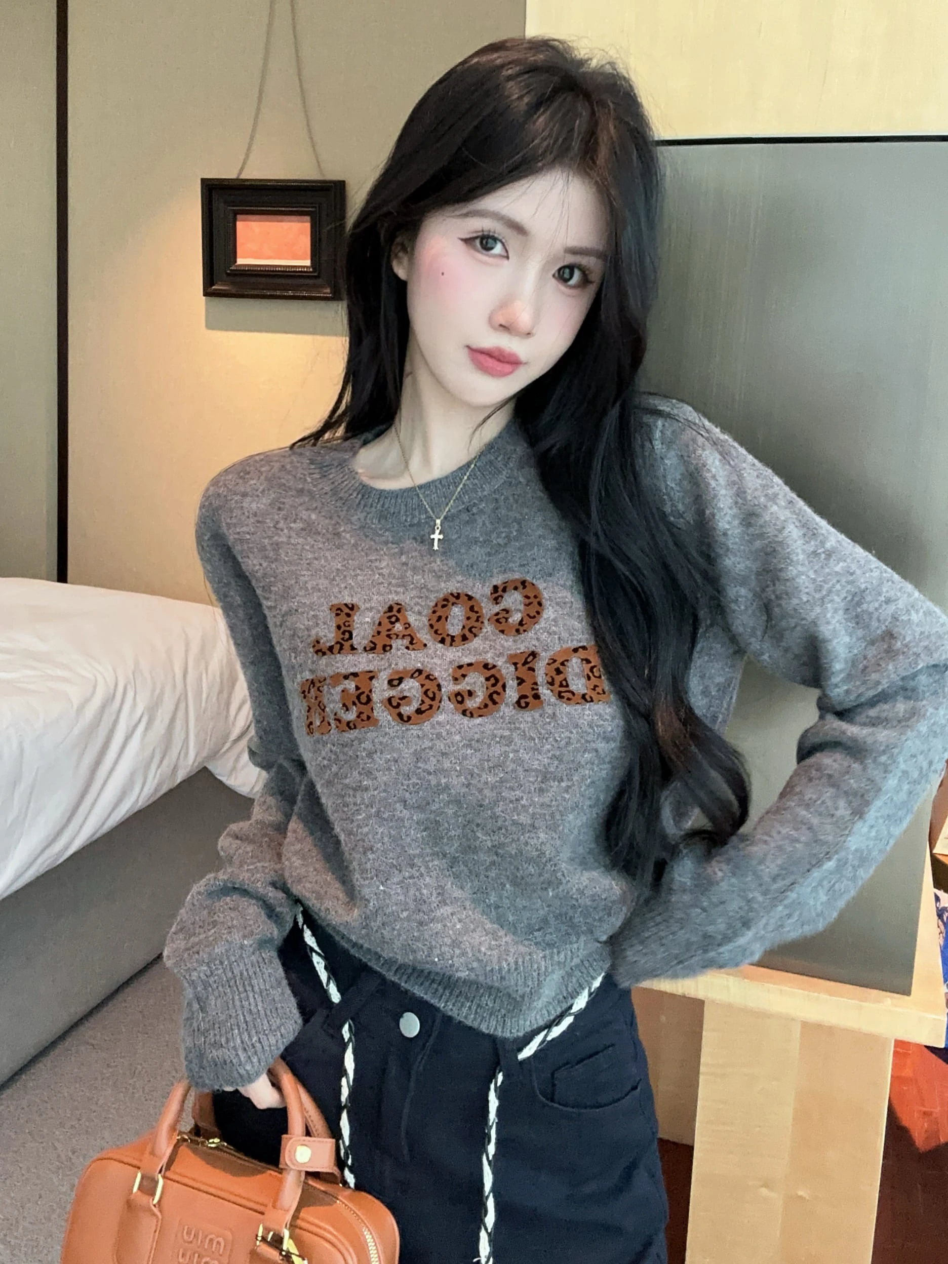 

Korean Style Loose Long Sleeve Knitted Sweater round Neck Letter Pattern Women's Top Design Sensation Autumn Winter New Arrival