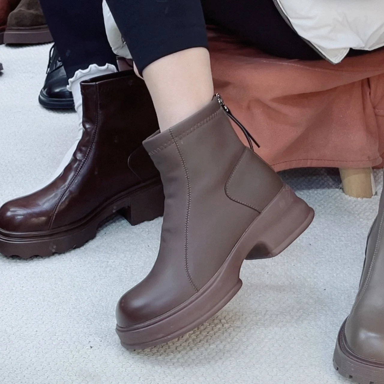 

Мягкие эластичные кожаные ботинки Slim Fit для женщин, универсальные, легкие, удобные, в британском стиле.