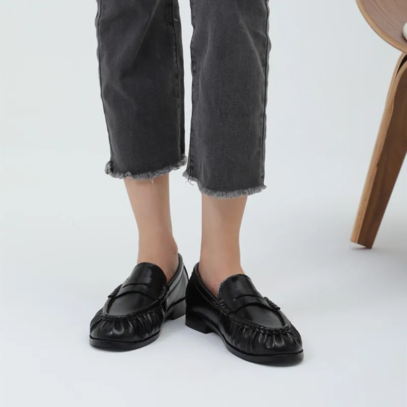 Damen-Leder-Slipper Modell 2026, Wildleder-Oberfläche Einzelschuhe mit Niedrigem Absatz, Handgefertigte Retro Plissierte Runde Zehenpartie Damenschuhe – Detail 9