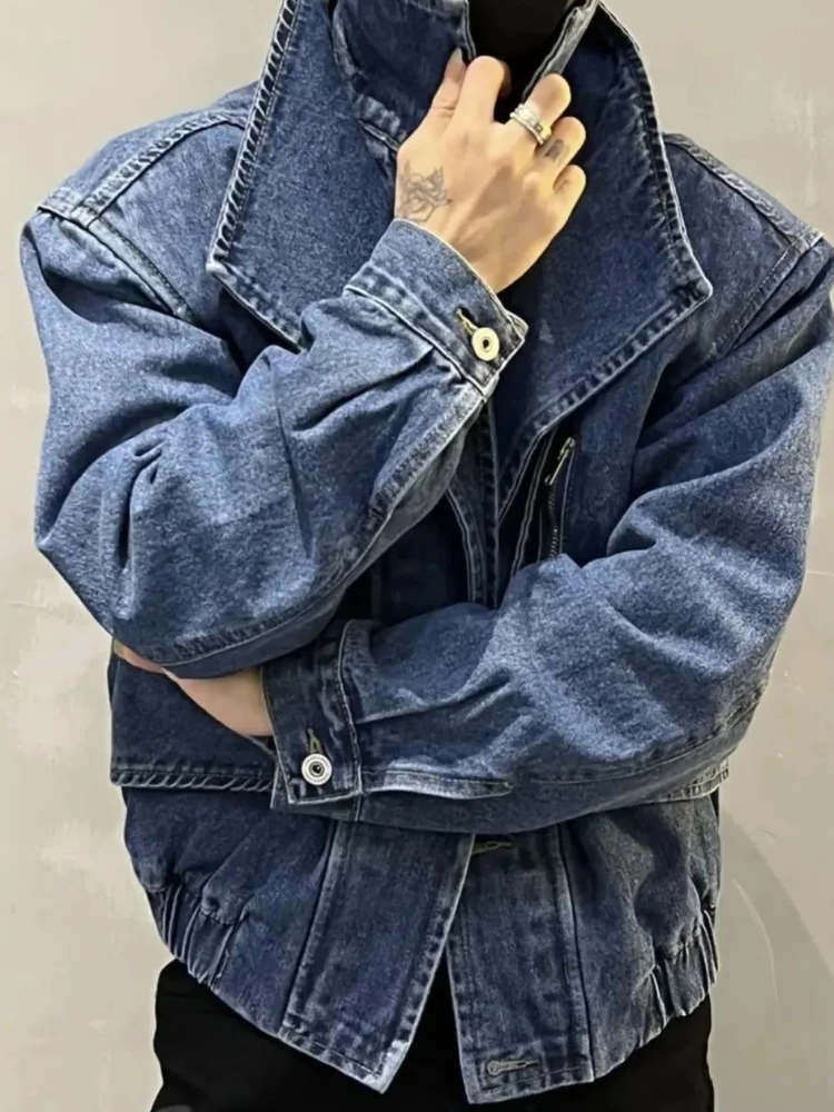 Immagine 7: Giacca di jeans corta da uomo, nuova collezione primavera/autunno, design premium, effetto due pezzi, con doppio colletto e inserti.