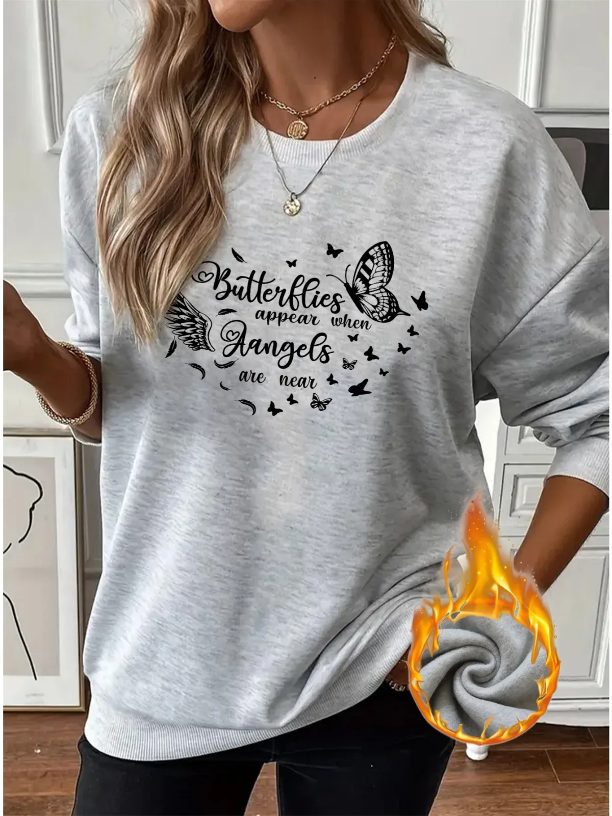 เสื้อสเวตเชิ้ตมีฮู้ดพิมพ์ลายผีเสื้อสีดำลำลองและทันสมัยสำหรับผู้หญิง เสื้อสวมหัวสไตล์สตรีทที่สวมใส่สบาย เสื้อผ้าของขวัญวันหยุด