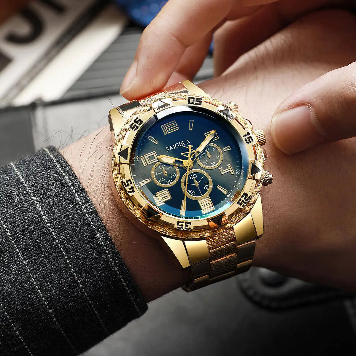 นาฬิกาข้อมือผู้ชายแบบกล่องสุ่ม 1 ชิ้น นาฬิกาธุรกิจแฟชั่น หน้าปัดแบบอารบิก สายเหล็ก นาฬิกาควอตซ์ผู้ชาย Reloj Hombre